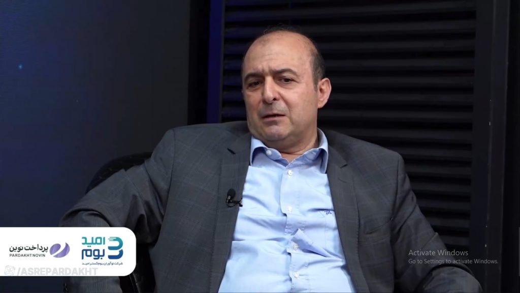 رییس هیات مدیره شرکت ملی انفورماتیک: بانکها در زیان با هم رقابت میکنند